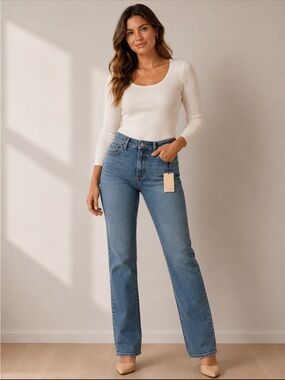 NWT, NYDJ Straight Leg Jeans in Light Blue Wash, size 8P